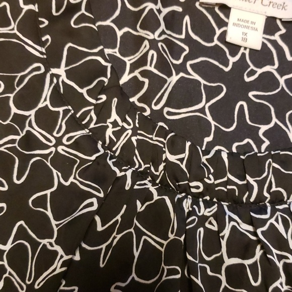 Coldwater Creek plus B/W floral outline tank 1X - Picture 2 of 4